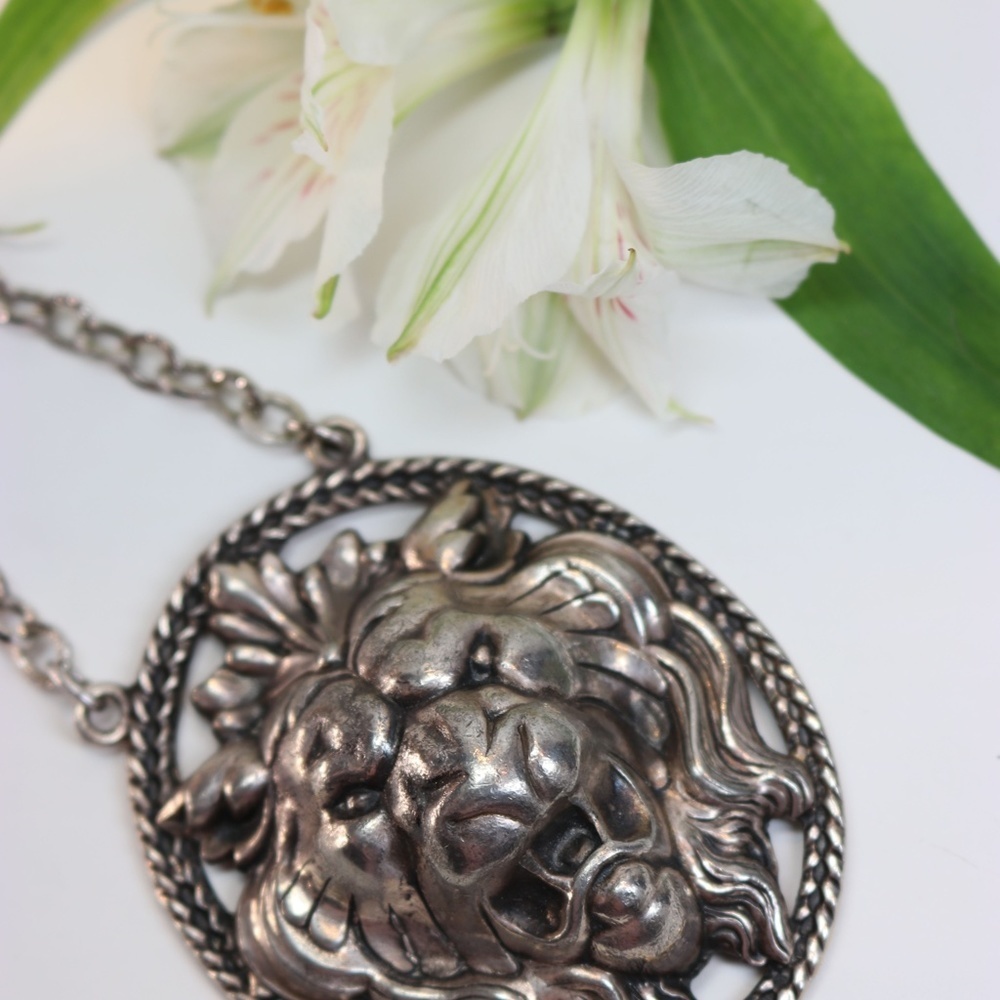 🎊 HOST PICK 🎉Vintage Napier Lion's Head Necklace - Picture 2 of 8